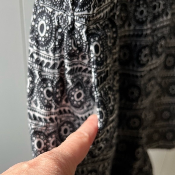 Loft By Ann Taylor Black And White Shorts Romper, Size Small - Picture 9 of 10